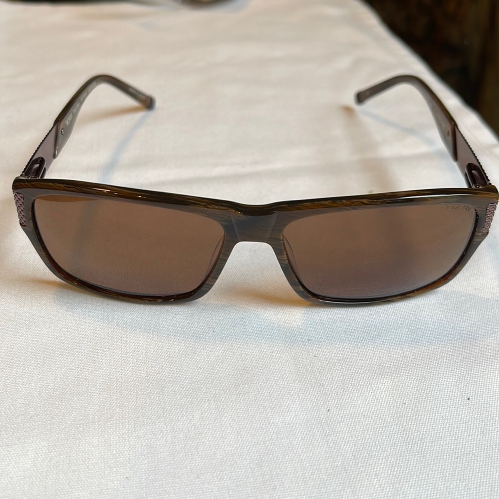 TUMI TACOMA POLARIZED ZEISS ZR3 lens, 57 14 140 rectangle shape. Tortoise brown
